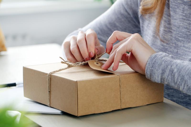 Como as embalagens personalizadas melhoram a experiência do cliente