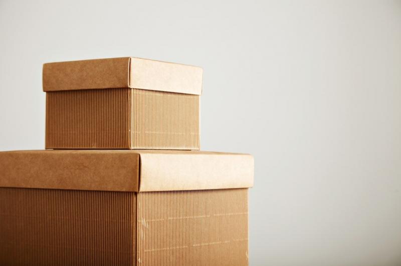 Quais os benefícios das caixas de papelão no embalamento de produtos?